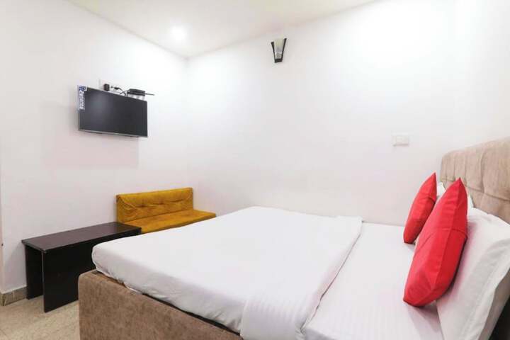 Room 15 of 23