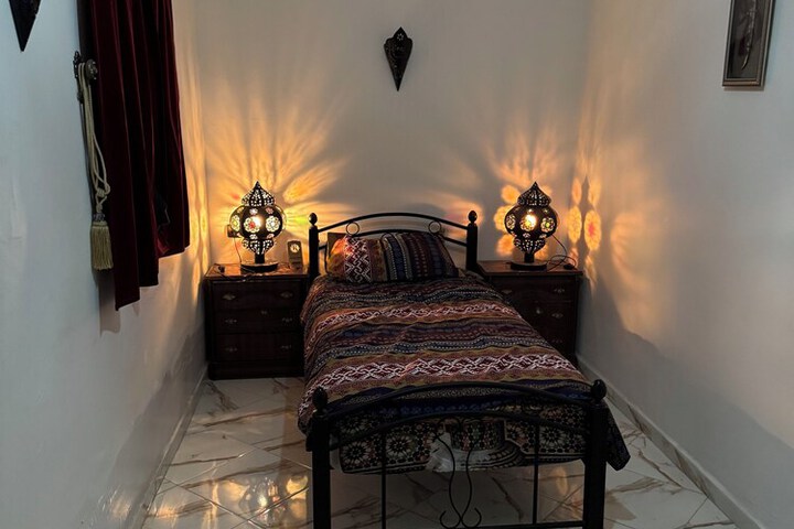Room 4 of 18