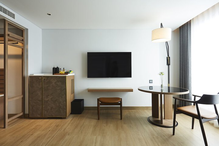 Room 33 of 110