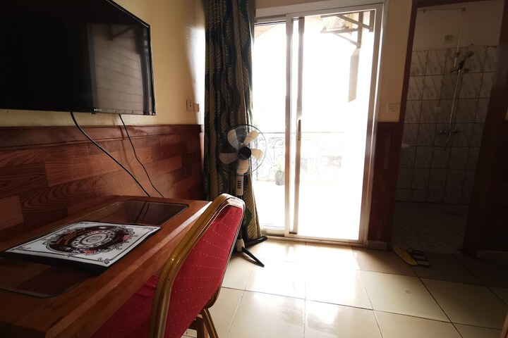 Room 33 of 37