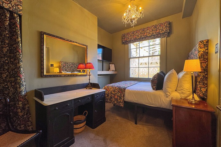 Room 12 of 34