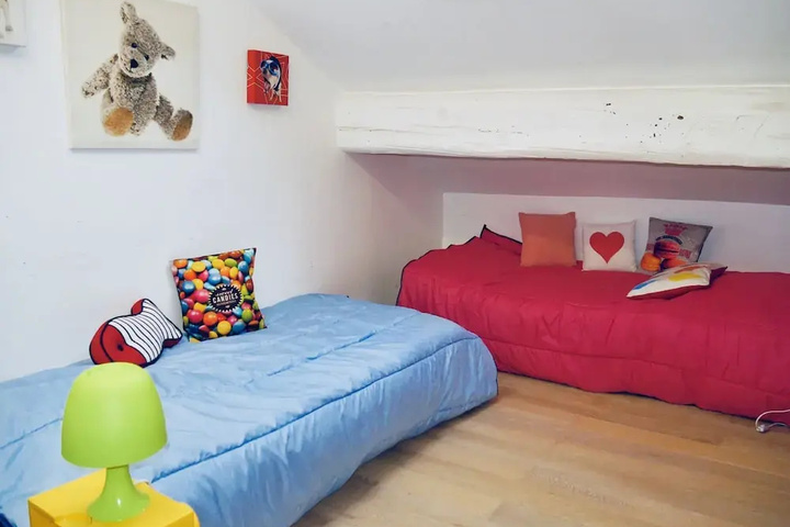 Room 2 of 18