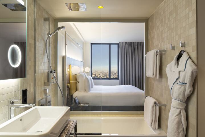 Room 35 of 77
