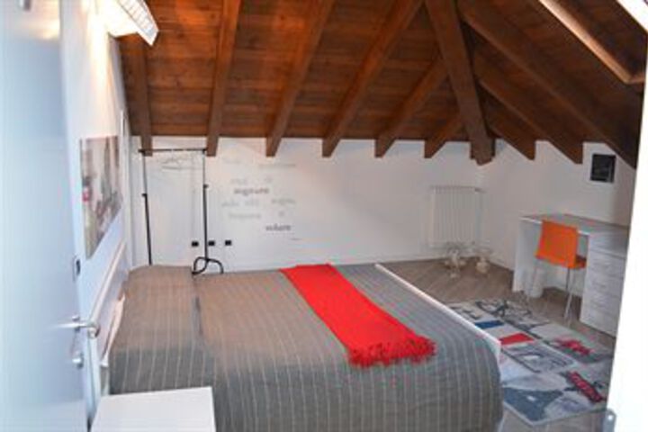 Room 35 of 61