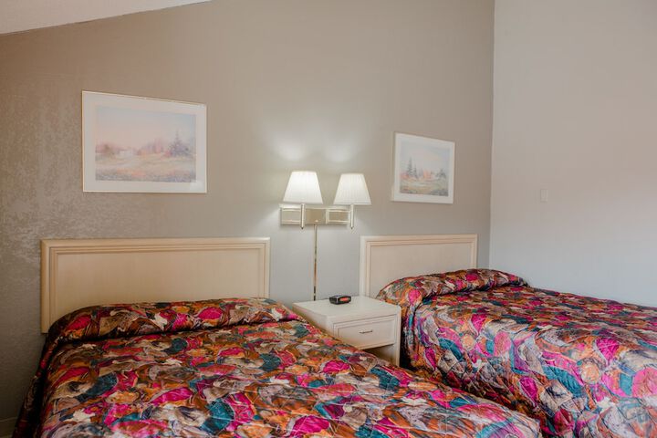 2 Double Beds (8 of 10)