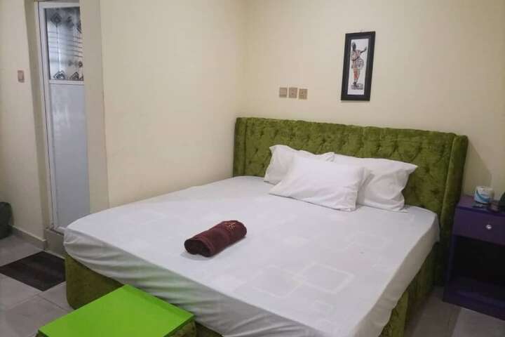 Room 4 of 11