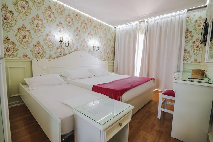 Room 37 of 148