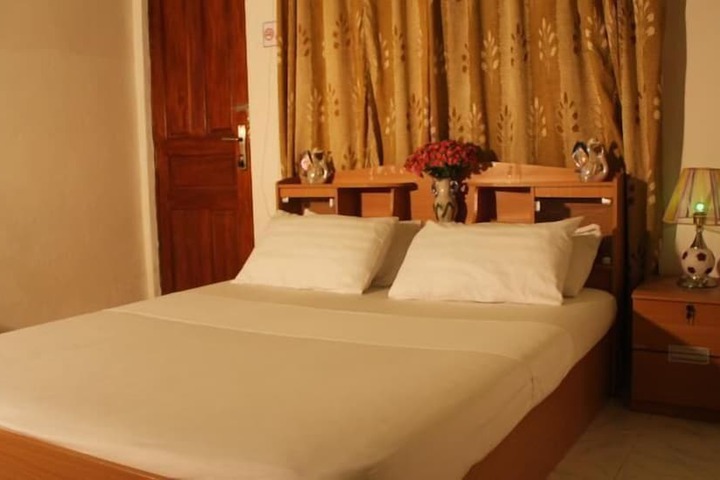 Room 6 of 19