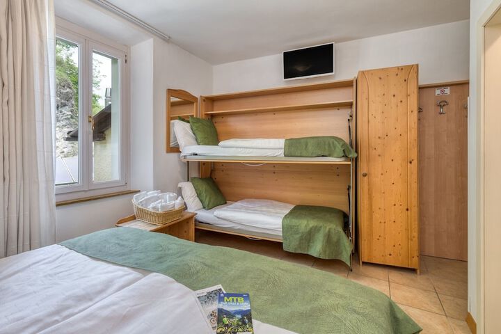 Room 13 of 21