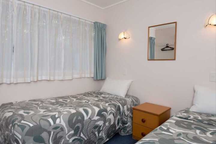 Room 5 of 107