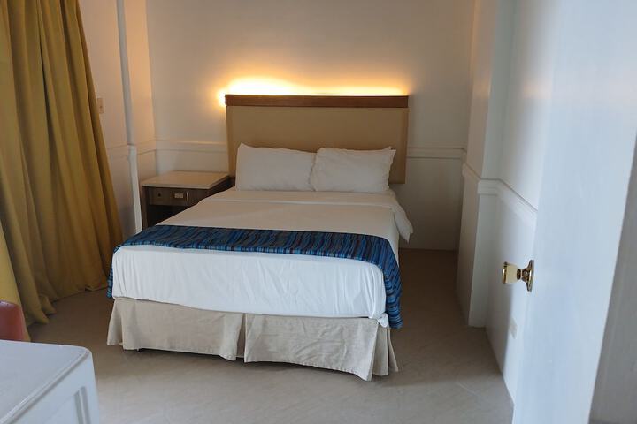Room 8 of 17