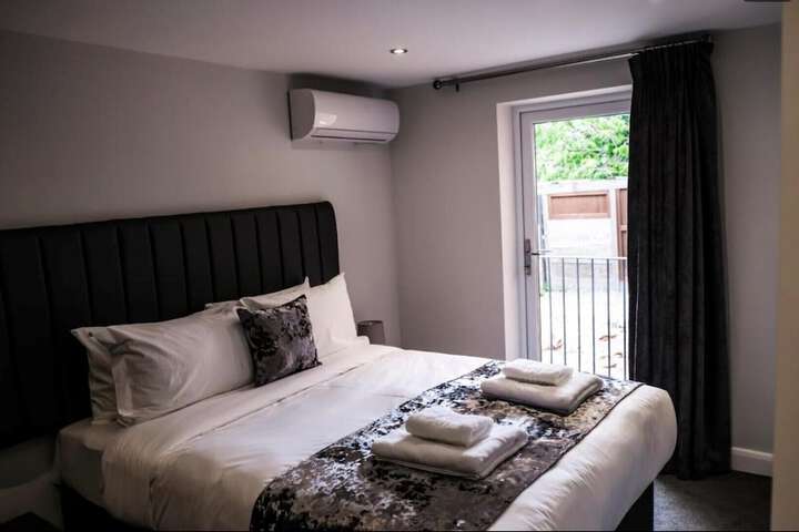 Room 5 of 18