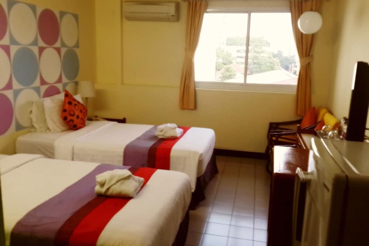 Room 12 of 42