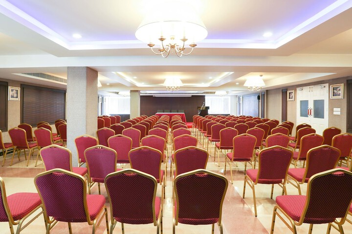 Ballroom/Hall 46 of 53