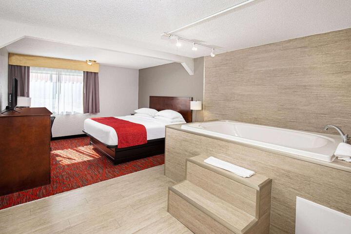 1 King Bed Accessible (14 of 21)
