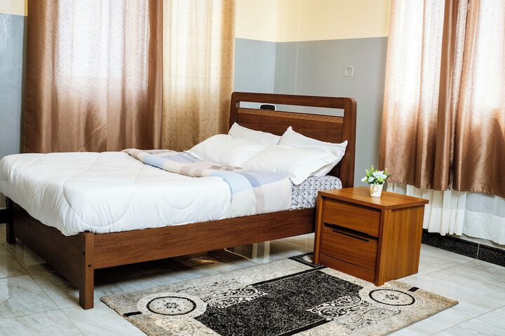 Room 5 of 12