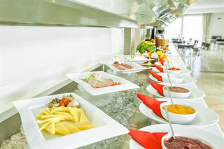 Dining 7 of 43