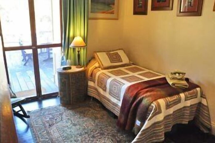 Room 10 of 28