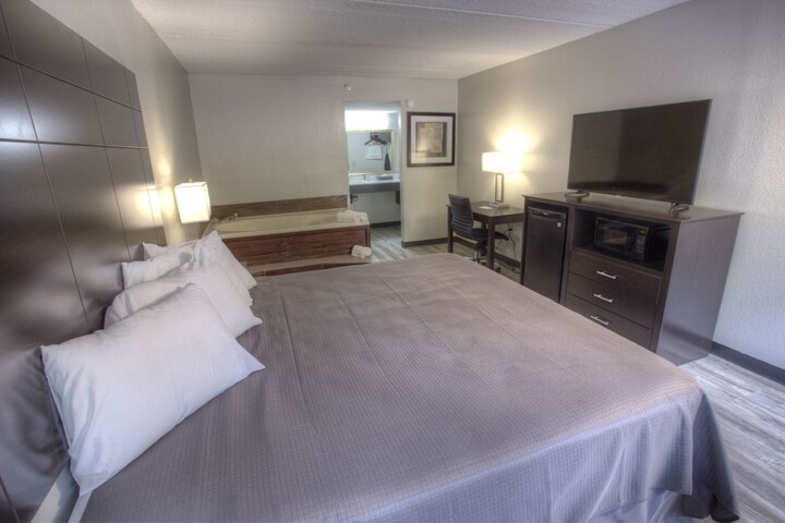 1 King Bed (11 of 19)