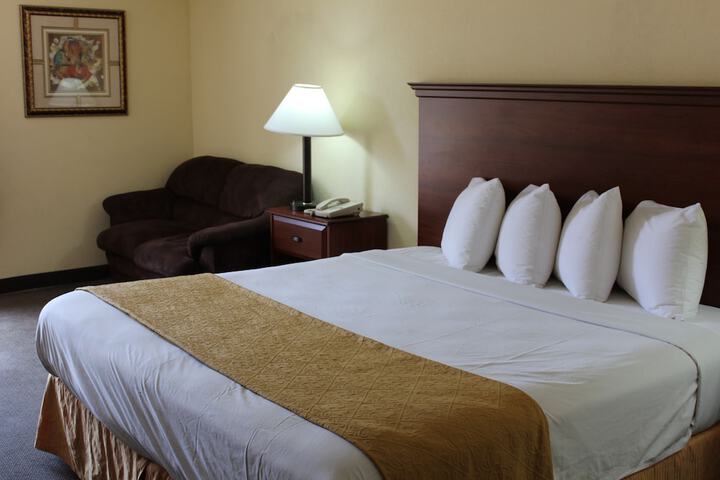 1 King Bed (12 of 15)