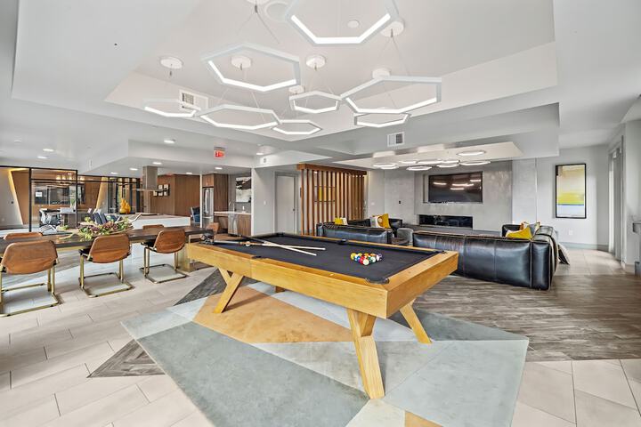 Lounge 595 of 656