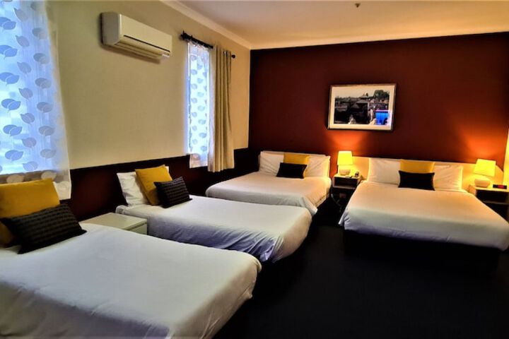Room 25 of 51