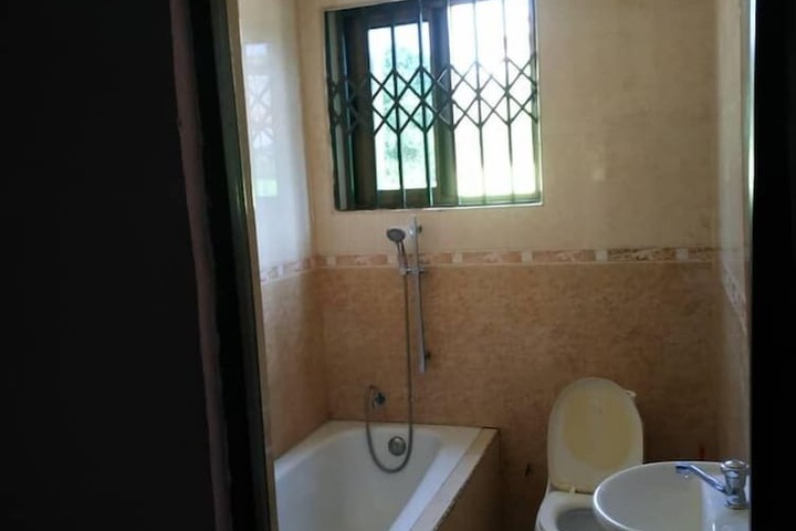 Room 9 of 14