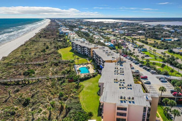 Exterior of Barefoot Trace 310