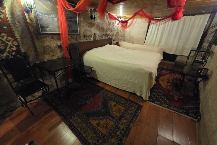 Room 143 of 578