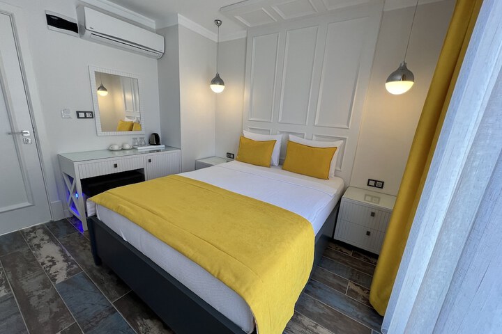 Room 28 of 107