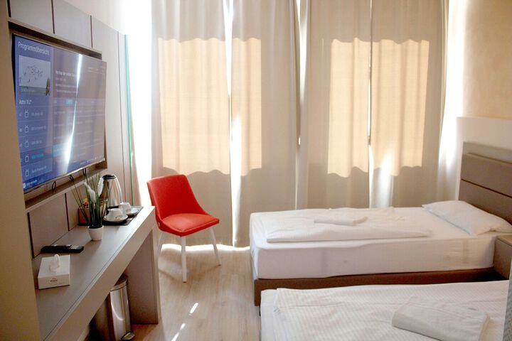 Room 16 of 37