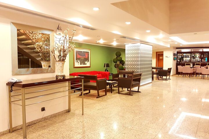 Entrance & Lobby