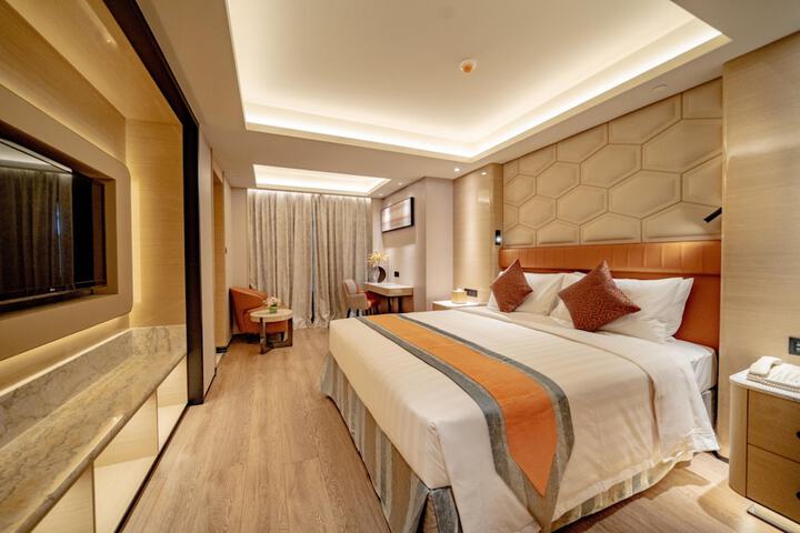 Room 16 of 36