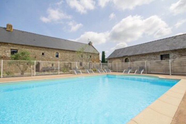 Pool 10 of 25