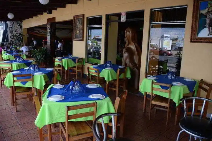 Dining 18 of 21