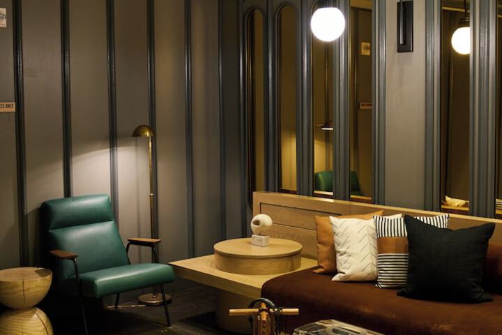 Room 27 of 64