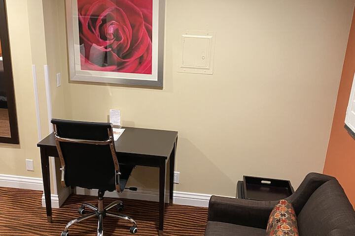 Room 10 of 23