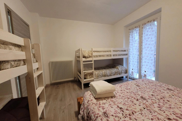 Room 2 of 12