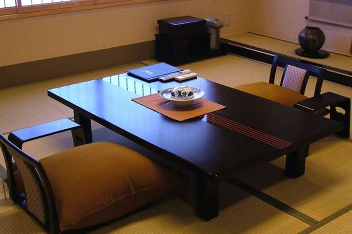 Room 13 of 77