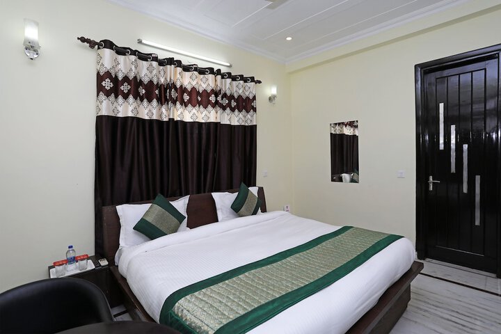 Room 8 of 18
