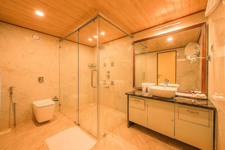Room 12 of 39