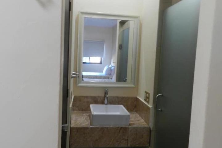Room 11 of 32