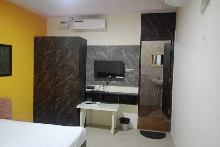 Room 3 of 16