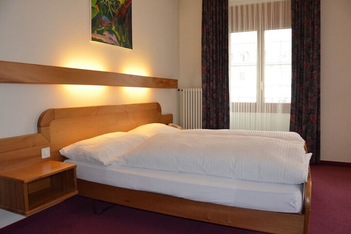Room 2 of 36