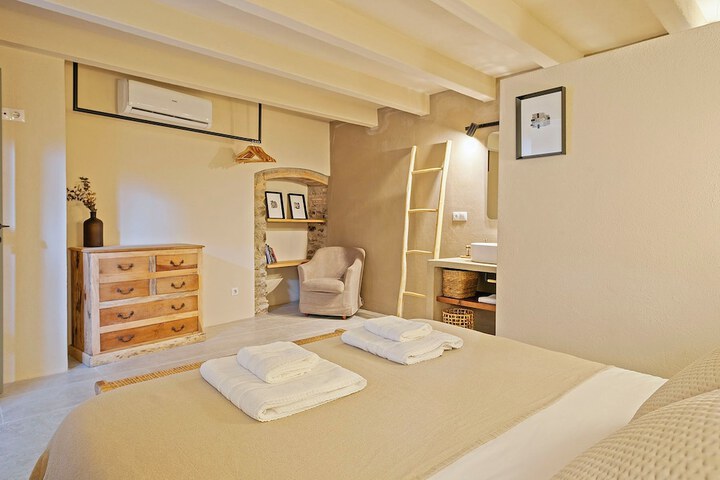 Room 25 of 42