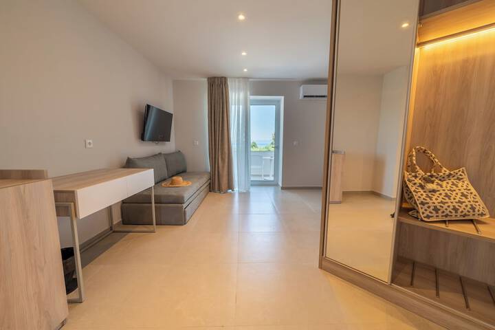 Room 60 of 221