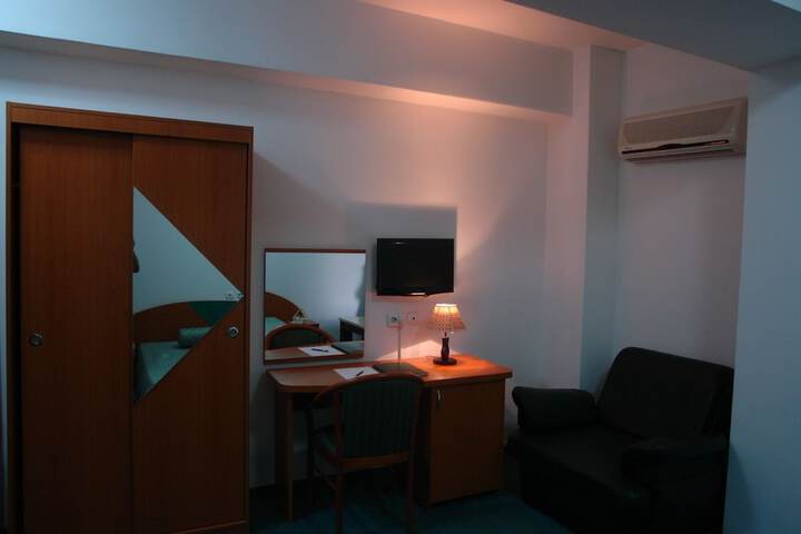 Room 18 of 29