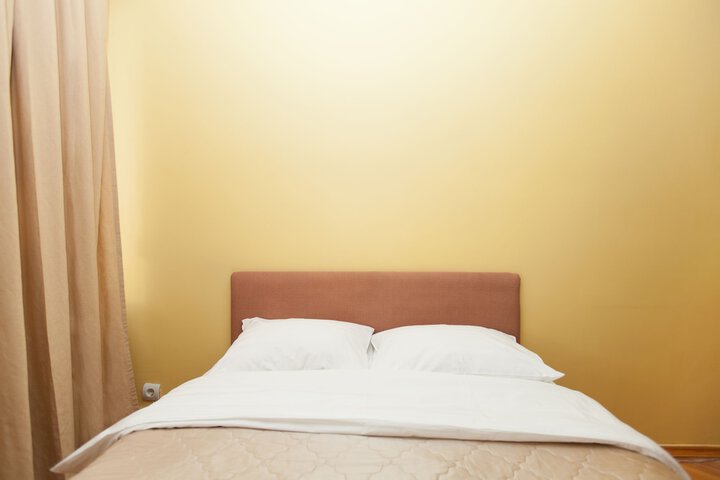 Room 13 of 183