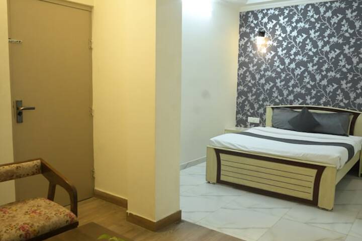Room 4 of 19