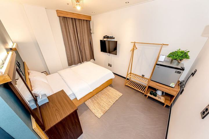 Room 26 of 34